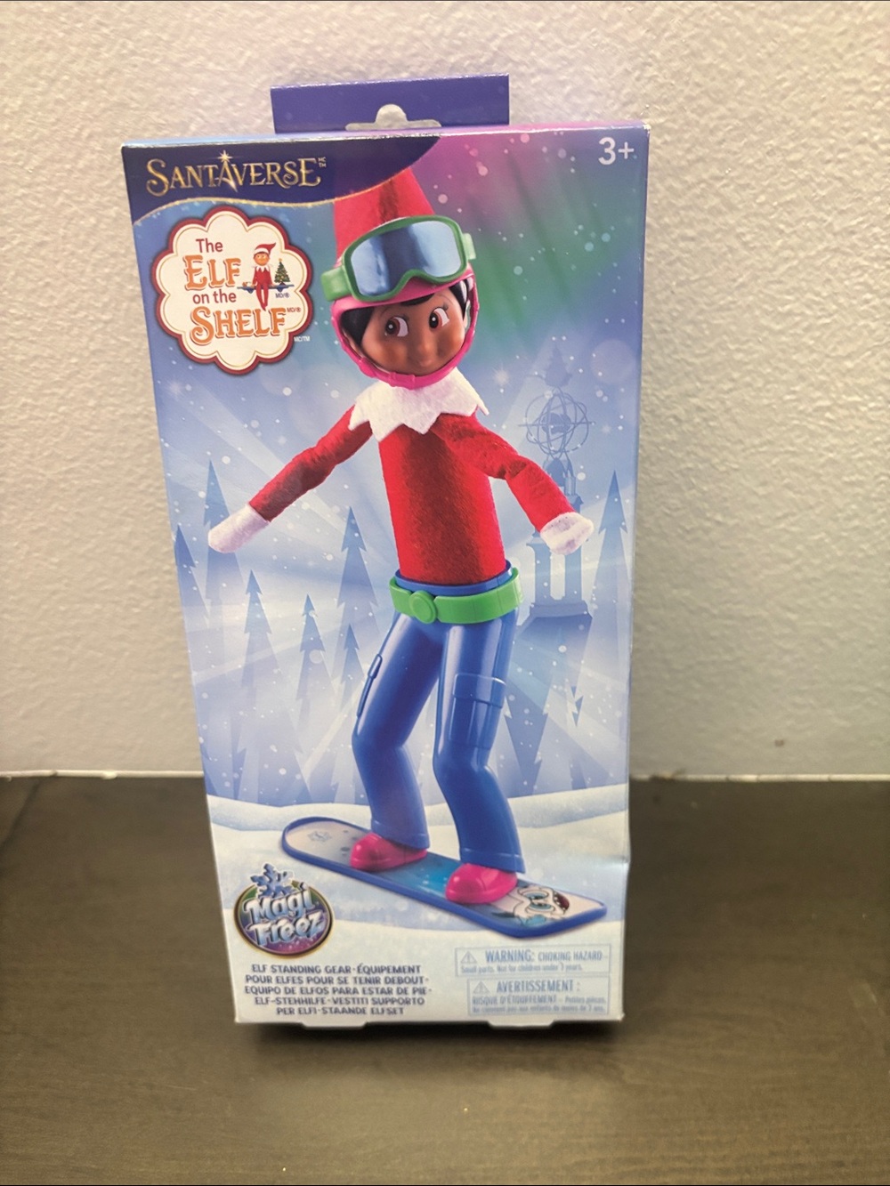 NWT- Elf on the Shelf MagiFreez elf standing gear Holly Jolly Ollie skateboarder